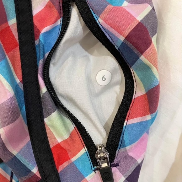 Lululemon size 6 women’s running shorts 4” inseam plaid - Picture 4 of 12